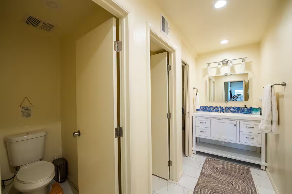 Orchard House Shared Bathroom 1